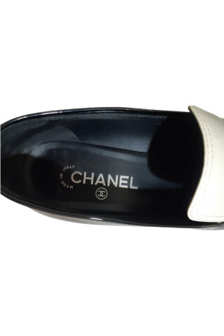 Chanel Chanel Black and White Patent Leather CC Chain Loafers Black and white