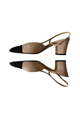 Chanel Beige shoes with a strap on the heel and a contrasting toe Beige