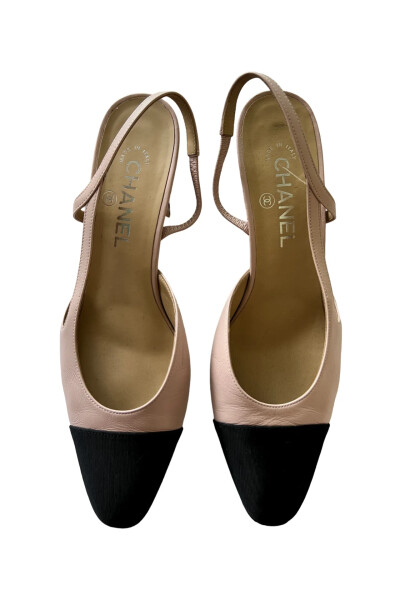 Image 4 of Chanel Beige shoes with a strap on the heel and a contrasting toe
