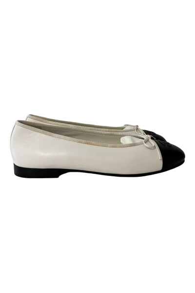 Image of Chanel White and Black Ballerina Flats