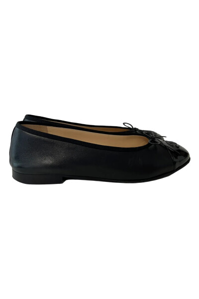 Image of Chanel Black Leather Ballet Flats