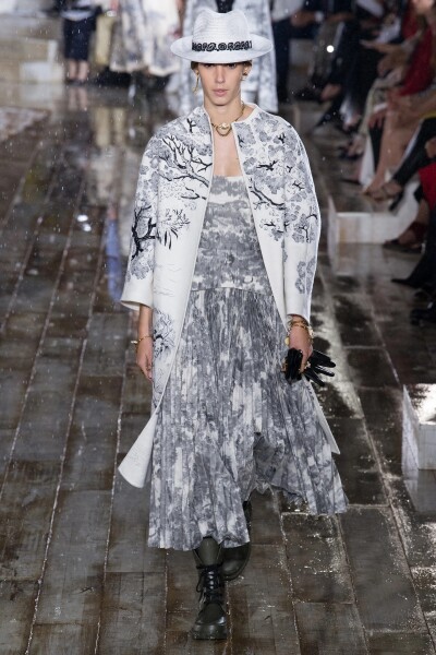 Image 2 of Dior White Runway Wool Coat 2019 Resort